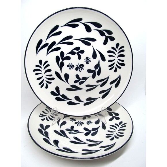 Orly Maison New York 10” Dinner Plates Navy & White Set of 2 - Picture 9 of 16